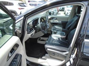 CHRYSLER PACIFICA TOURING L - 3