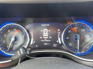 CHRYSLER PACIFICA TOURING L - 5