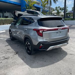 2025 KIA SELTOS EX photo 3