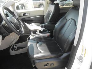 CHRYSLER PACIFICA TOURING L - 3