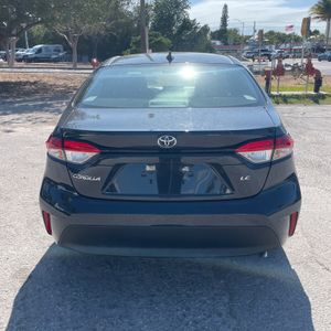 Toyota Corolla LE - 4