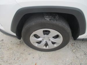 صورة 10 لـ 2025 Toyota RAV4 LE