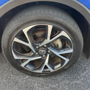 2019 Toyota C-HR LIMITED 照片 13