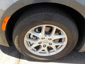 CHRYSLER PACIFICA TOURING L - 8