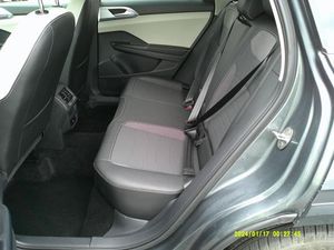 صورة 18 لـ 2025 Volkswagen TAOS SE