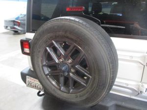 صورة 6 لـ 2025 JEEP WRANGLER SAHARA