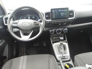صورة 8 لـ 2025 Hyundai VENUE SEL