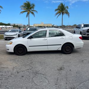 Toyota Corolla CE - 2