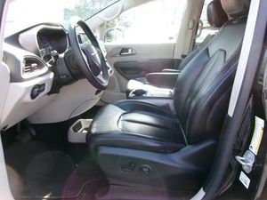 CHRYSLER PACIFICA TOURING L - 3