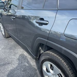صورة مصغرة 49 لـ 2021 Toyota RAV4 LE