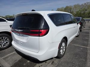CHRYSLER PACIFICA TOURING L - 2