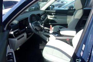 2025 KIA TELLURIDE S photo 3