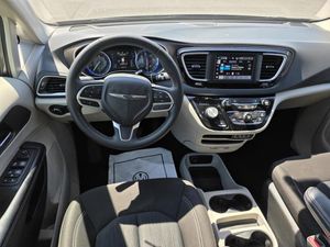 CHRYSLER VOYAGER LX - 4