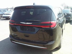 CHRYSLER PACIFICA TOURING L - 2