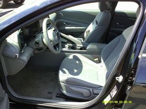 HYUNDAI ELANTRA SE - 3