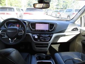 2024 Chrysler PACIFICA TOURING L — фото 4