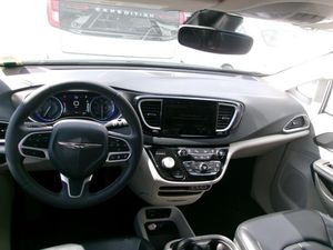 CHRYSLER PACIFICA TOURING L - 4