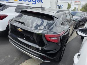2025 Chevrolet TRAX LT — фото 2