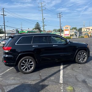 2017 JEEP GRAND CHEROKEE OVERLAND — фото 2