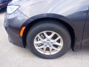 CHRYSLER PACIFICA TOURING L - 9