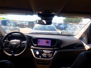 CHRYSLER PACIFICA TOURING L - 4