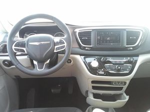 CHRYSLER VOYAGER LX - 4