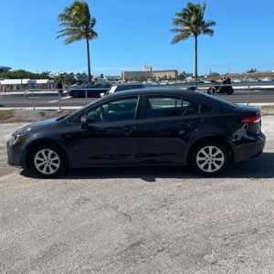 Toyota Corolla LE - 2