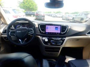 CHRYSLER PACIFICA TOURING L - 4