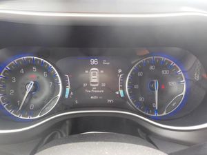 CHRYSLER PACIFICA TOURING L - 5