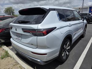 2025 Mitsubishi OUTLANDER 照片 2