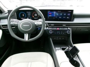 2025 Hyundai SONATA SEL photo 4