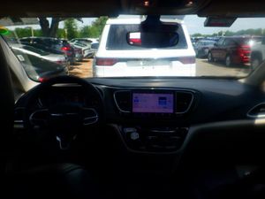 CHRYSLER PACIFICA TOURING L - 4