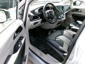 CHRYSLER PACIFICA TOURING L - 3