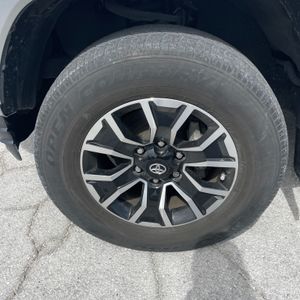 Toyota Tacoma TRD Sport - 10