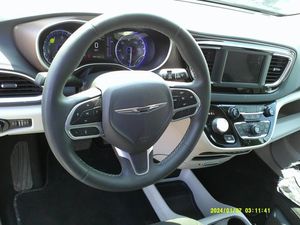 CHRYSLER VOYAGER LX - 8