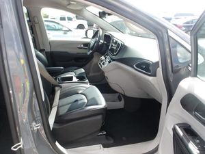 CHRYSLER PACIFICA TOURING L - 3