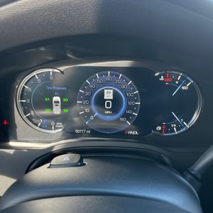 صورة 29 لـ 2019 Cadillac ESCALADE STANDARD