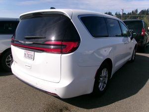 CHRYSLER PACIFICA TOURING L - 2
