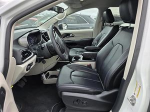 CHRYSLER PACIFICA TOURING L - 3