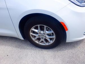 CHRYSLER PACIFICA TOURING L - 9