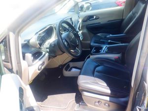 CHRYSLER PACIFICA TOURING L - 3