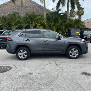 2023 Toyota RAV4 XLE photo 6