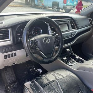 صورة مصغرة 28 لـ 2019 Toyota HIGHLANDER LE