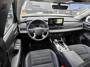 2025 Mitsubishi OUTLANDER — фото 4