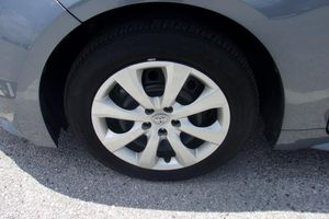 صورة 10 لـ 2025 Toyota COROLLA LE