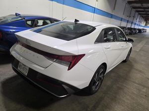 صورة 2 لـ 2025 Hyundai ELANTRA SE