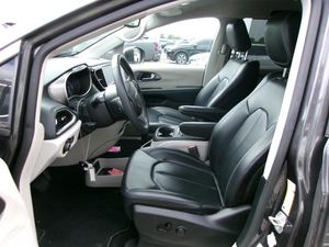 CHRYSLER PACIFICA TOURING L - 3