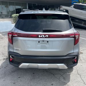 2025 KIA SELTOS EX photo 4