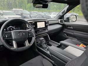 صورة 4 لـ 2025 Toyota SEQUOIA SR5