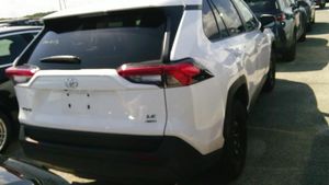 2025 Toyota RAV4 LE 照片 2